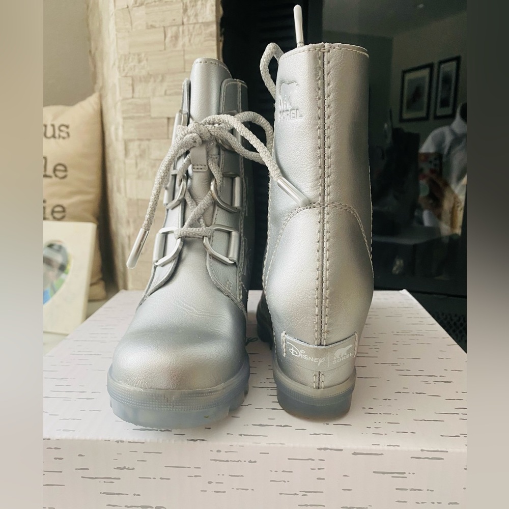 Sorel youth Joan of Arctic Wedge Frozen Disney. Size 1